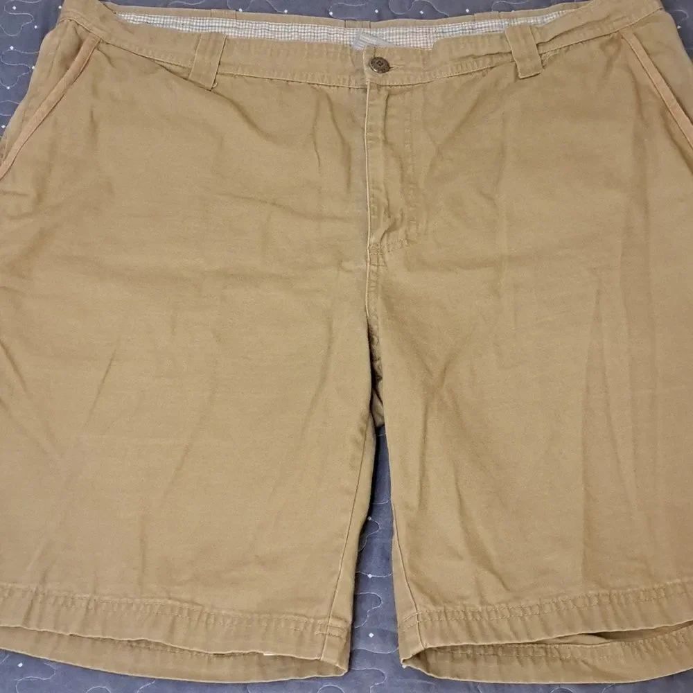 Columbia tan 10 inch inseam shorts size 42
